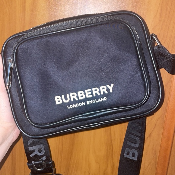 SOLD🖤AUTHENTIC 
Logo Print Nylon Paddy BagPrice🖤Unisex - Picture 5 of 16